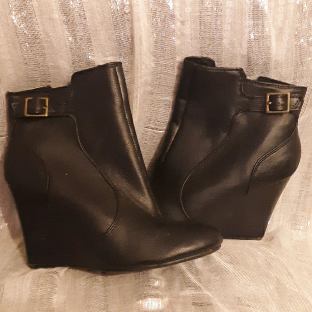 Old Navy Black Wedge Ankle Booties Size 8